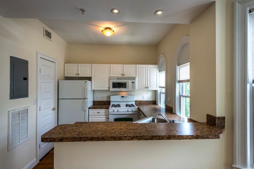 48 Ashford St unit 4, Allston, MA 02134 - photo 1