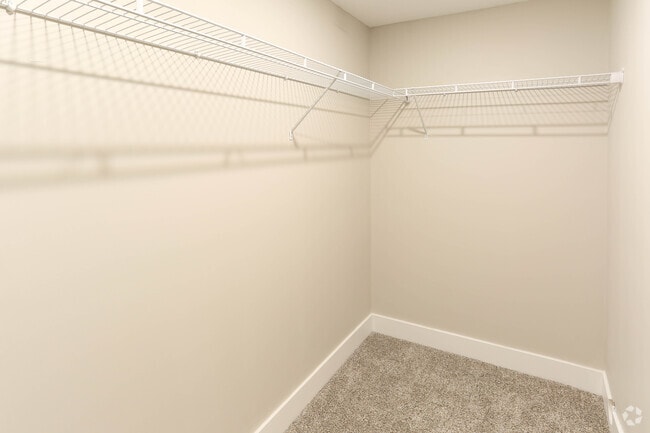 2BR, 2BA - Ruby - Walk In Closet