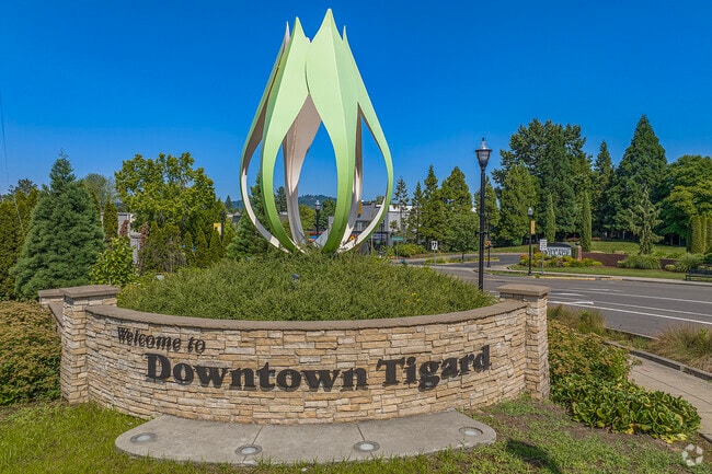 The sign off Main Street welcomes you to Downtown Tigard.