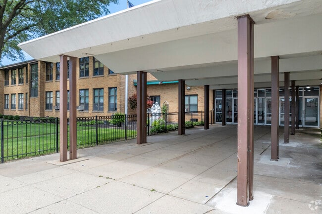 Queen of Martyrs Catholic School is located in Evergreen Park, IL.
