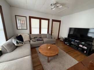 670 S Governor St Unit House 6 bedrooms, Iowa City, IA 52240