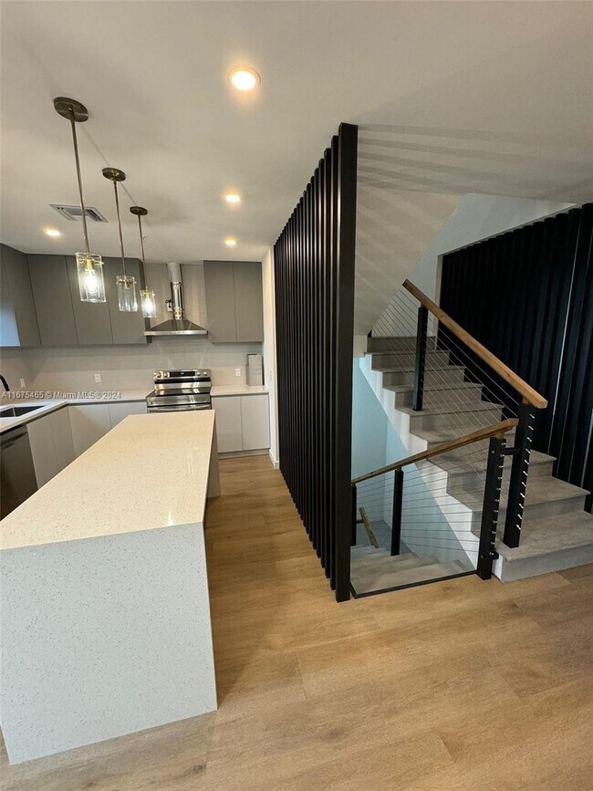 1640 Mckinley St, Hollywood, FL 33020 - photo 5