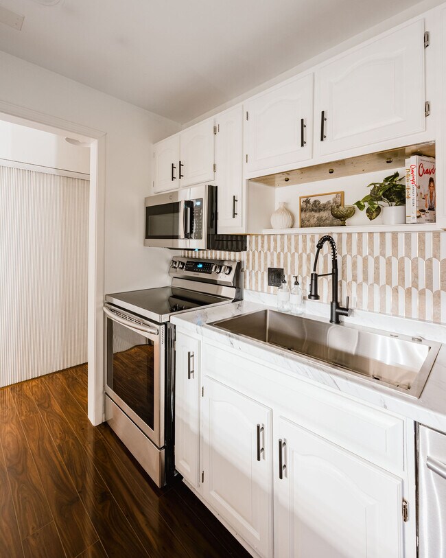 35 Nathan Ln N unit 109, Plymouth, MN 55441 - photo 3