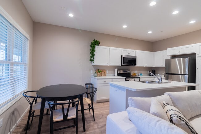 10095 Bluffs Corner, Fort Wayne, IN 46825 - photo 5