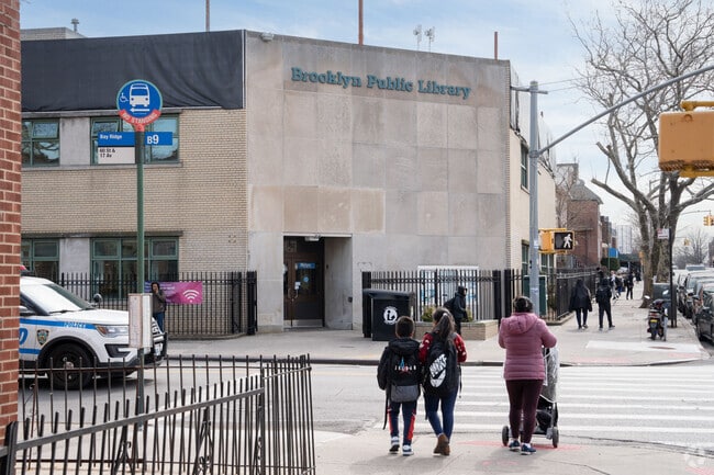 Mapleton Library welcomess knowledge seekers in the heart of Mapleton.