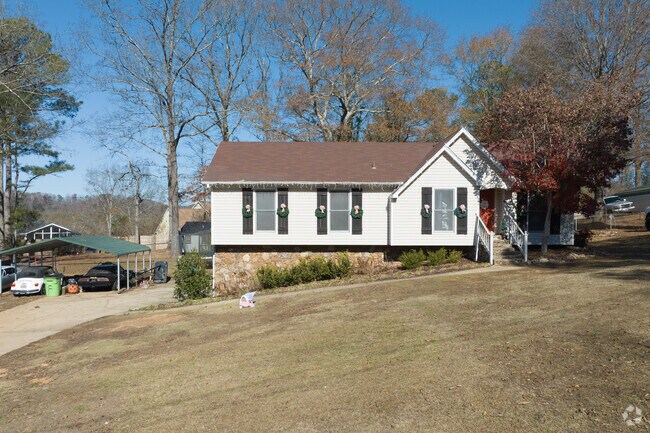 Homes have plenty of green space for the family in Ashville Alabama.