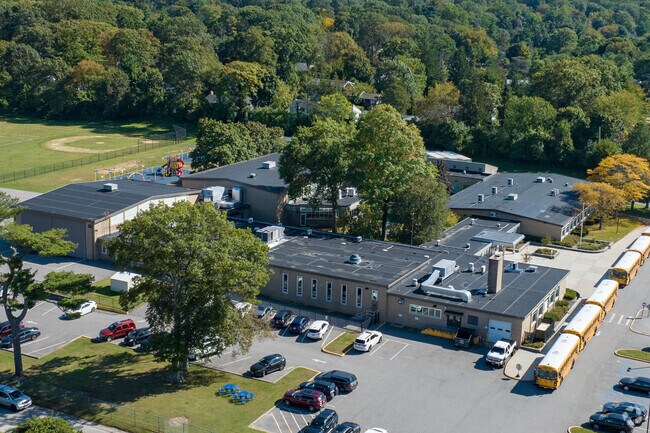 Harbor Hill School in Greenvale, NY serves students in grades K -5.