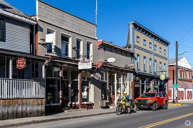 Nearby Millheim is where Haines residents can find essential services like cafes & a laundromat.