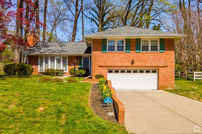 There are many beautiful split-level homes in South Kensington.