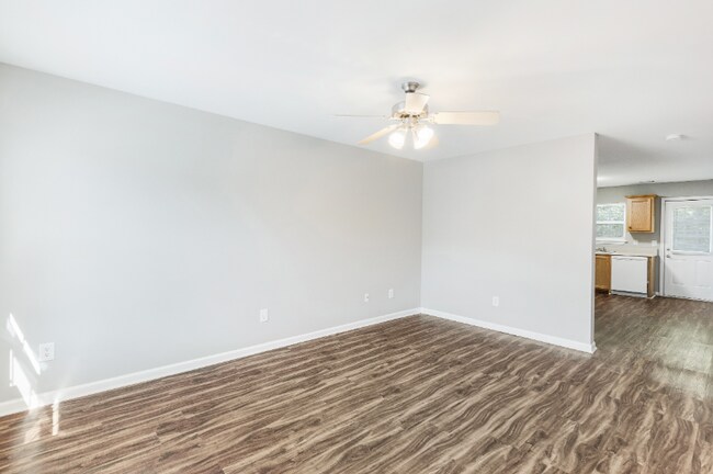 109 Creekside Dr NW unit 3, Calhoun, GA 30701 - photo 5