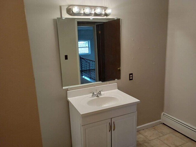 711 Vulcan St unit 3, Iron Mountain, MI 49801 - photo 7