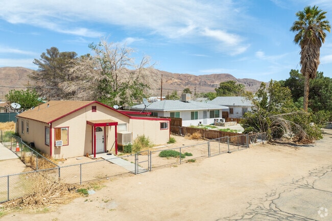 Minimal traditional cottages and ranch styles are typical in Yermo.