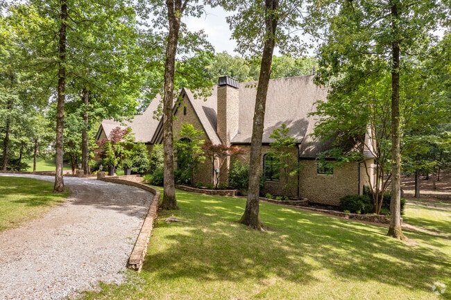 The hillsides of Crowley's ridge in Wynne feature expansive homes and large lots.