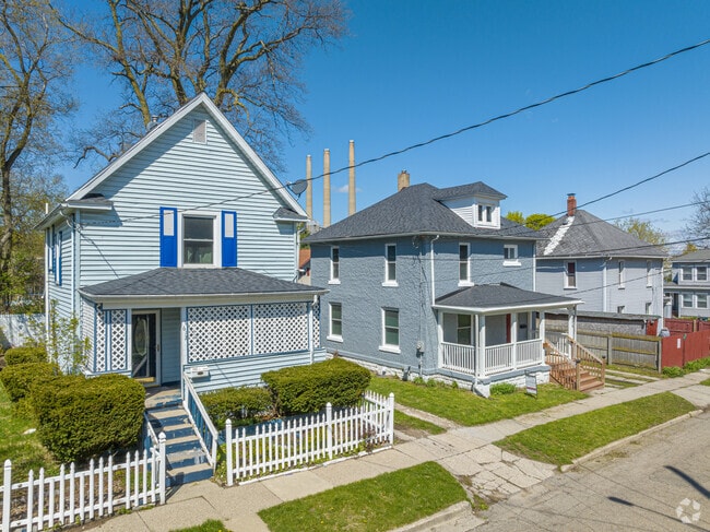 Beautiful homes tucked away on Martin Street in the Fabulous Acres neighborhood
