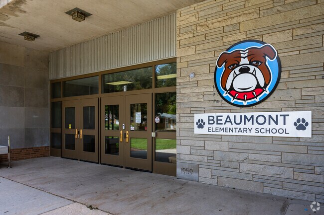 The entry of Beaumont Elementary School.