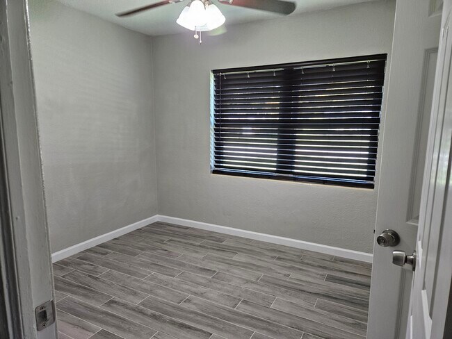 217 S Alder Dr, Orlando, FL 32807 - photo 5