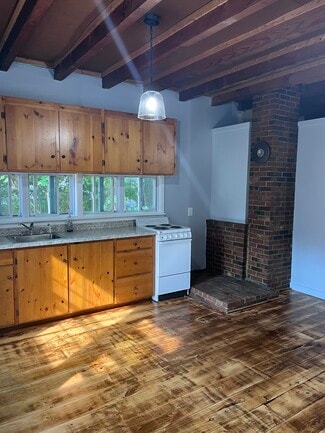 68 Berwick Rd, Wells, ME 04090