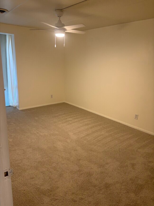 2616 Redcoat Dr unit 2-DHuntington, Alexandria, VA 22303 - photo 5