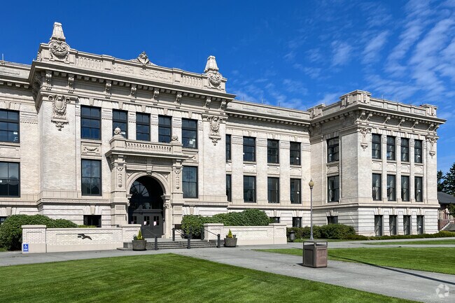 Everett High School serves students in the Riverside neighborhood.