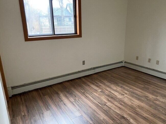 7 Langdon St unit 7 Langdon, Plymouth, NH 03264 - photo 3