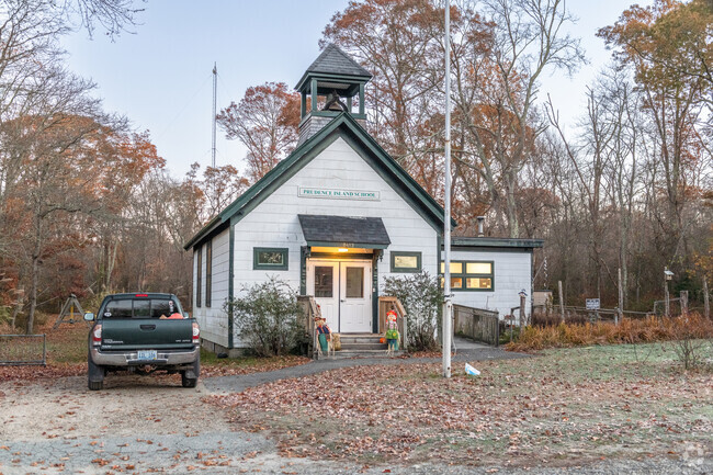Personal relationships and risk-taking are hallmarks of the one-room Prudence Island School.