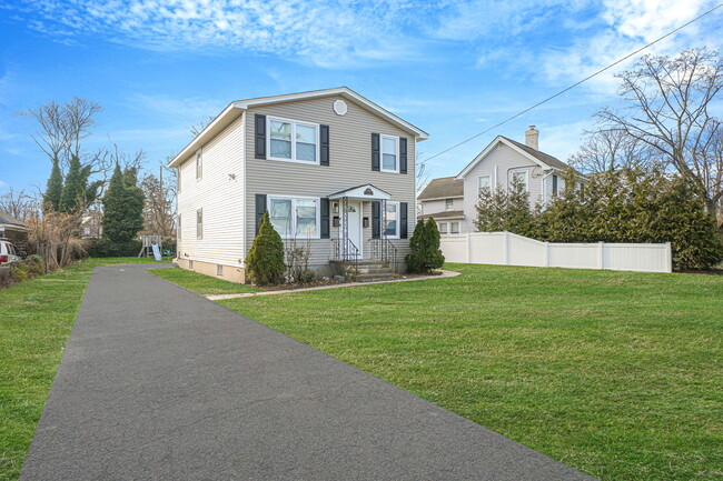 130 5th Ave unit 1, Bay Shore, NY 11706 - photo 3