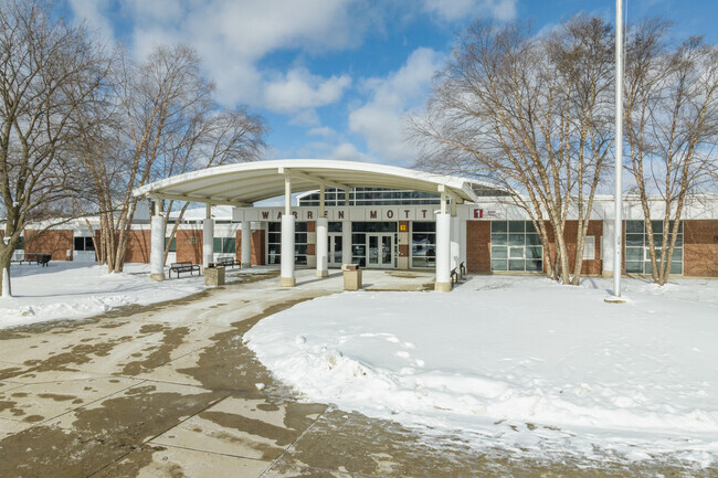 Warren Mott High School welcomes Warren students.