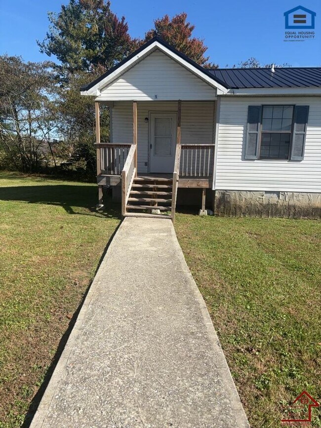 246 Dogwood Pointe Dr, McMinnville, TN 37110 - photo 2