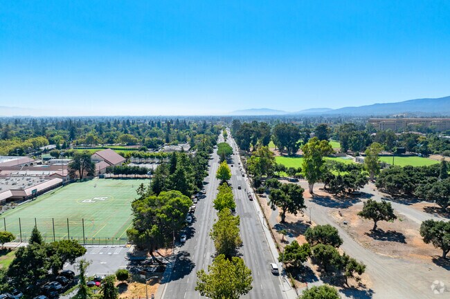 California State Route 82 giving access to other nearby cities in Downtown North.