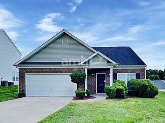 8935 Hedge Maple Rd, Charlotte, NC 28269