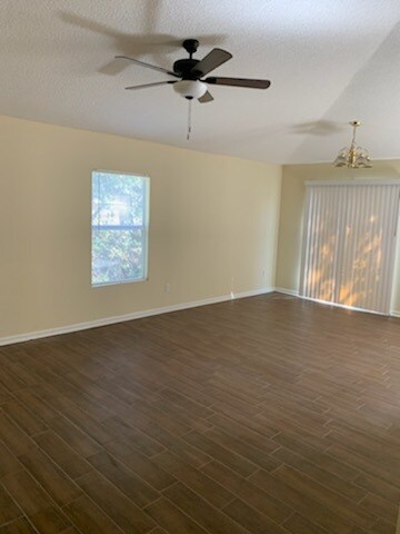 3013 Thorn Glen Ct, Jacksonville, FL 32208 - photo 4