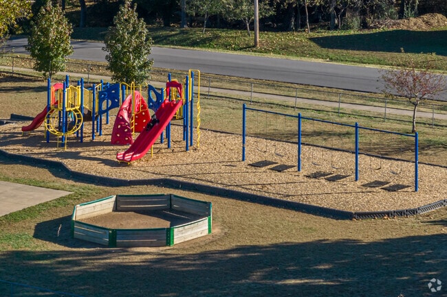 Thomas Jefferson Elementary School has a large outdoor playground.
