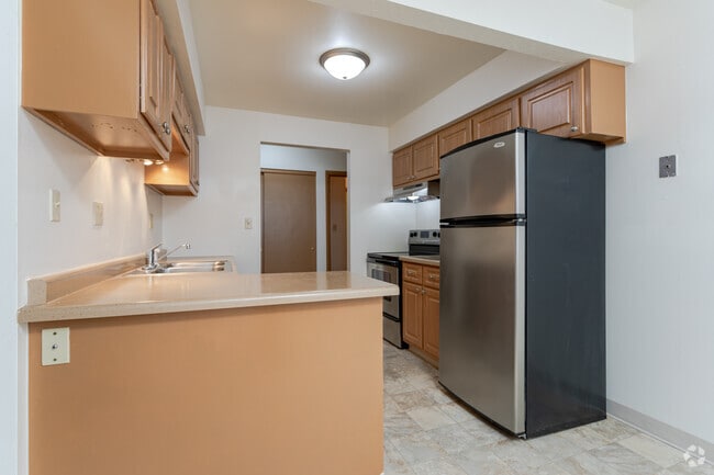 Whitnall Gardens Apartments, Hales Corners, WI 53130 - photo 3