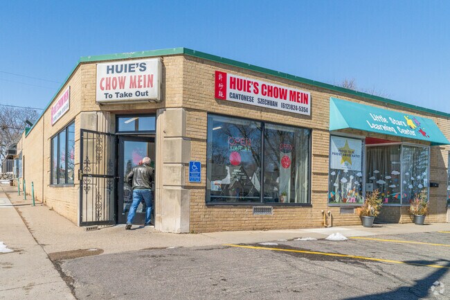 Huie's Chow Mein in Page specializes in szechuan and cantonese style food.