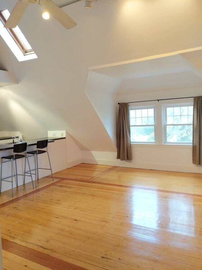 *Pictures are representative samples of the advertised unit. In some cases, the actual units you tou