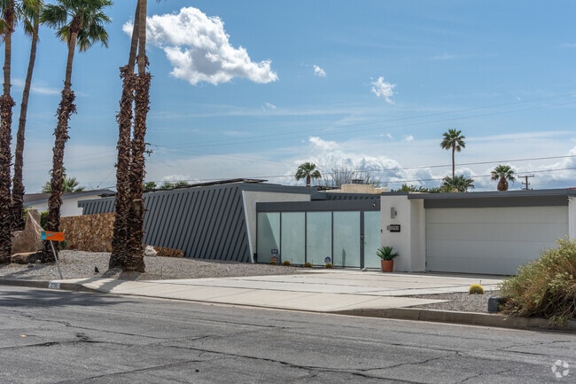 Gene Autry offers sleek contemporary residences with open layouts and modern amenities.