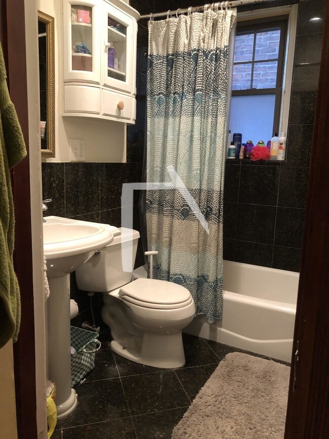 174 Winthrop Rd unit 2, Brookline, MA 02445 - photo 7