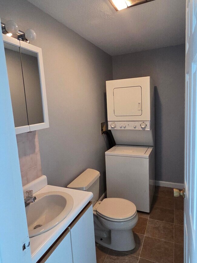 471 W Shore Rd, Warwick, RI 02889 - photo 5