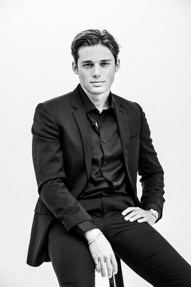 Agent Photo