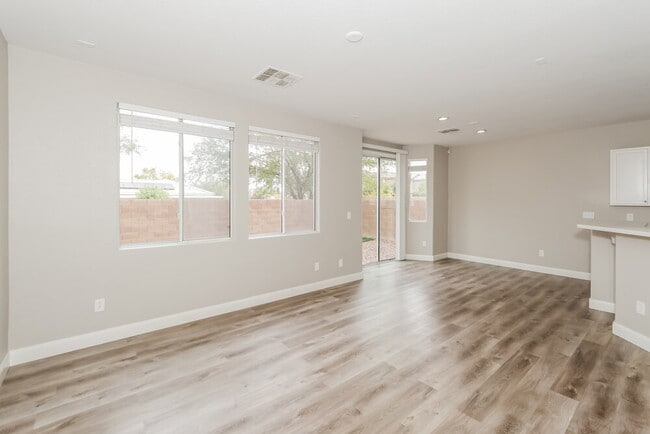 10620 Congaree St, Las Vegas, NV 89141 - photo 4