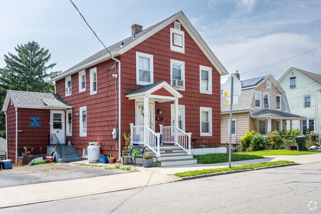 Riverside, CT features beautiful single Colonial style homes with timeless appeal.