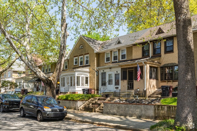 Many townhomes in Union Park Gardens come with ample street parking.