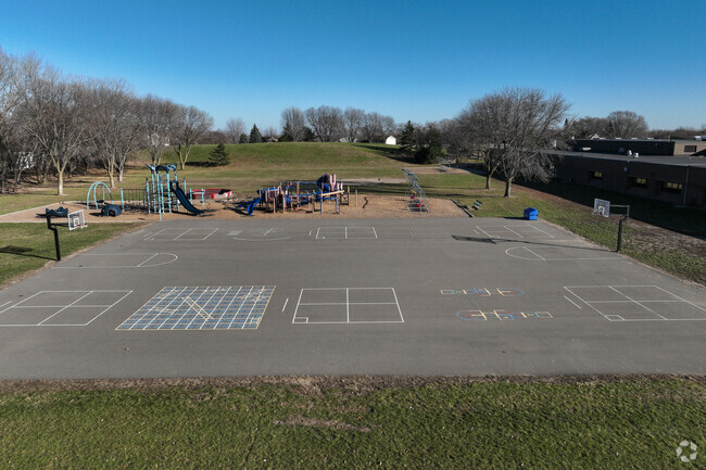 Huddleston Elementary has a student-teacher ratio of 14 to 1.