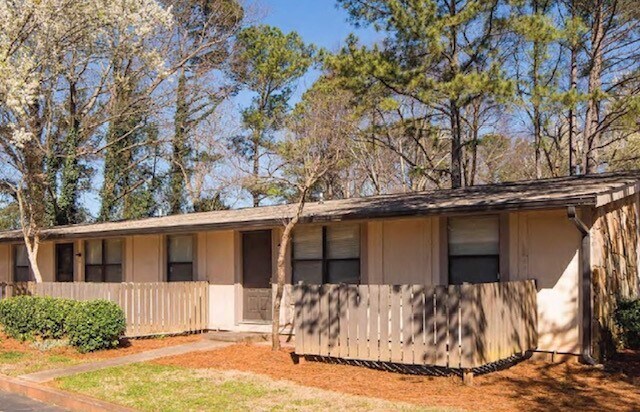 Ashgrove Apartments, Stone Mountain, GA 30083 - photo 4