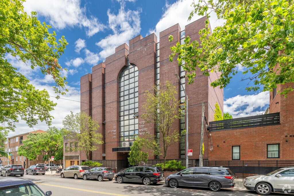 Gerer Mesivta Bais Yisroel is a private Jewish high school in Borough Park, NY.