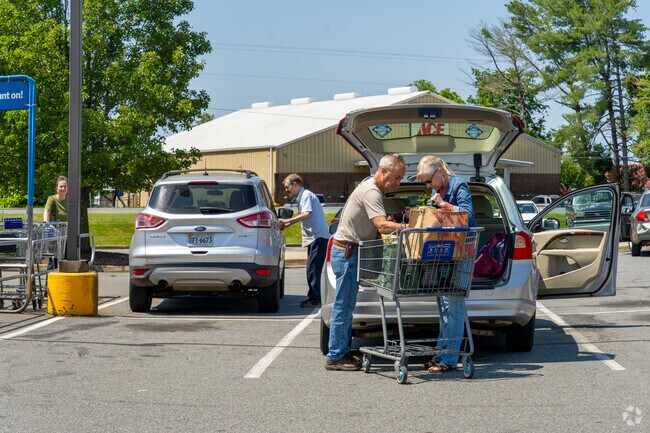 Residents of Scottsville, VA, have easy access to Food Lion for groceries.