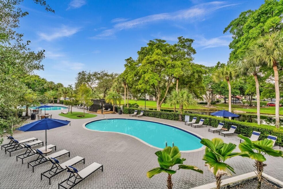 Nottingham Pine Luxury Apartment Homes - Under New Management, Plantation, FL 33324 - photo 1