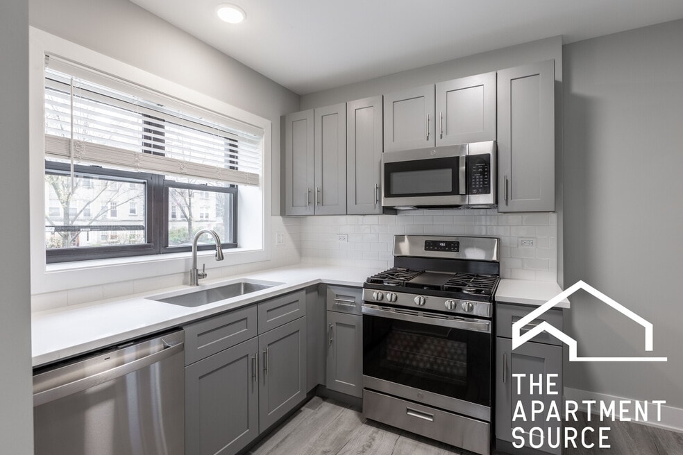 1139 Oak Ave unit W2, Evanston, IL 60202 - photo 1