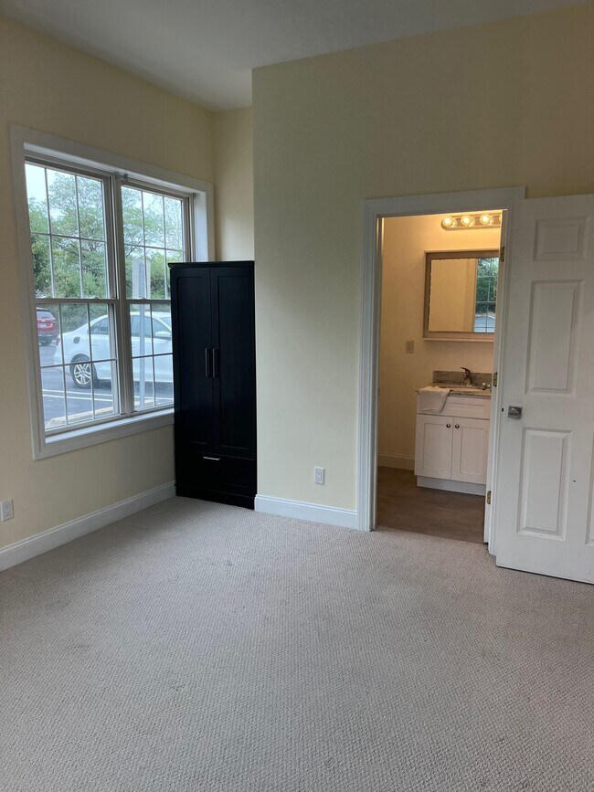 506 Boston Post Rd unit 101, Orange, CT 06477 - photo 5