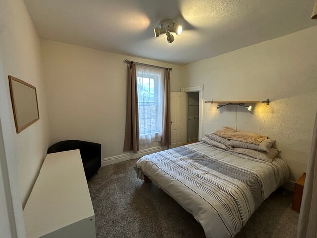 624 N 2nd Ave W unit 1 downstairs, Duluth, MN 55806 - photo 5